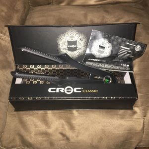 ‼️Make an offer‼️Croc Classic 1.5” flat iron
